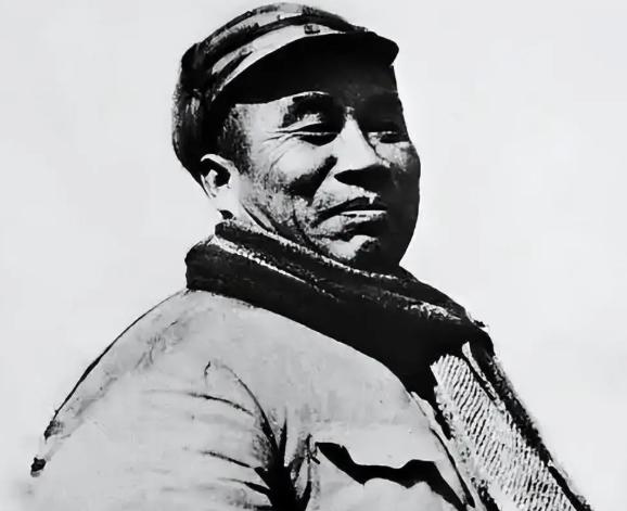 1934年春，红军即将开始长征时，朱德夫人康克清突然发现，原先在朱德身边担任贴身