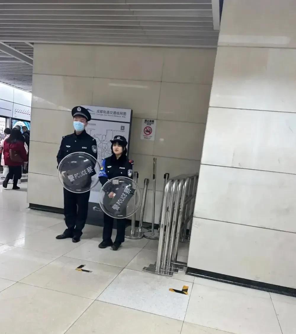 我想知道这个到底是谁保护谁啊？