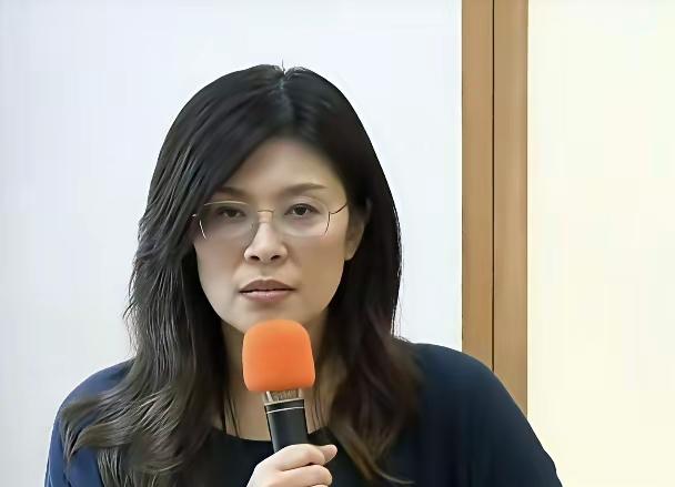 不出所料！国民党只会妥协，郑丽文找卢秀燕问也是白问！郑丽文大老远跑到台中去请