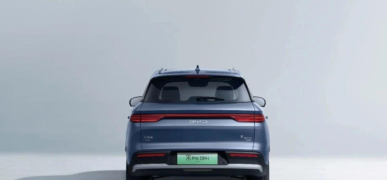 10万预算直落地！宋Pro插混SUV销量王者逆势领跑，133km续航+低油耗成刚需首选