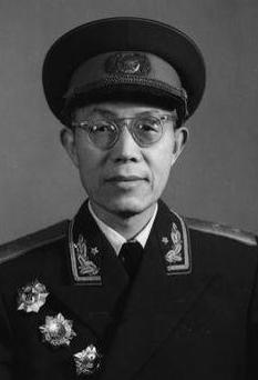 1937年，一个红军干部流浪大西北，为谋生计给地主写对联，地主见对联字迹工整，小