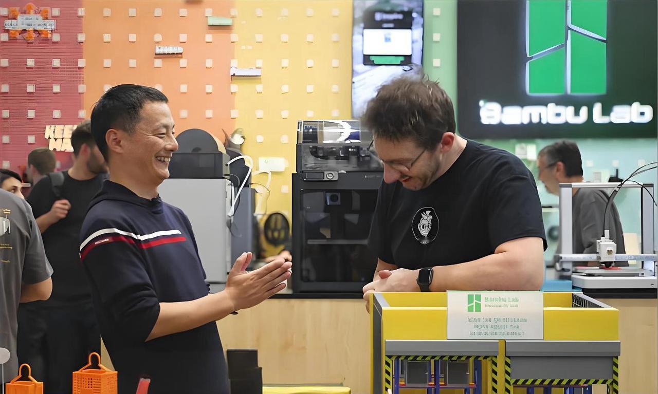 看完拓竹科技的经历，我又一次被深圳人的“野心”震撼到了。这家公司用4年时间，把3