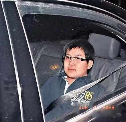 梁安琪:"何猷邦是我与何鸿燊先生亲生儿子，因身体原因，家族数十年未曾对外公布。何