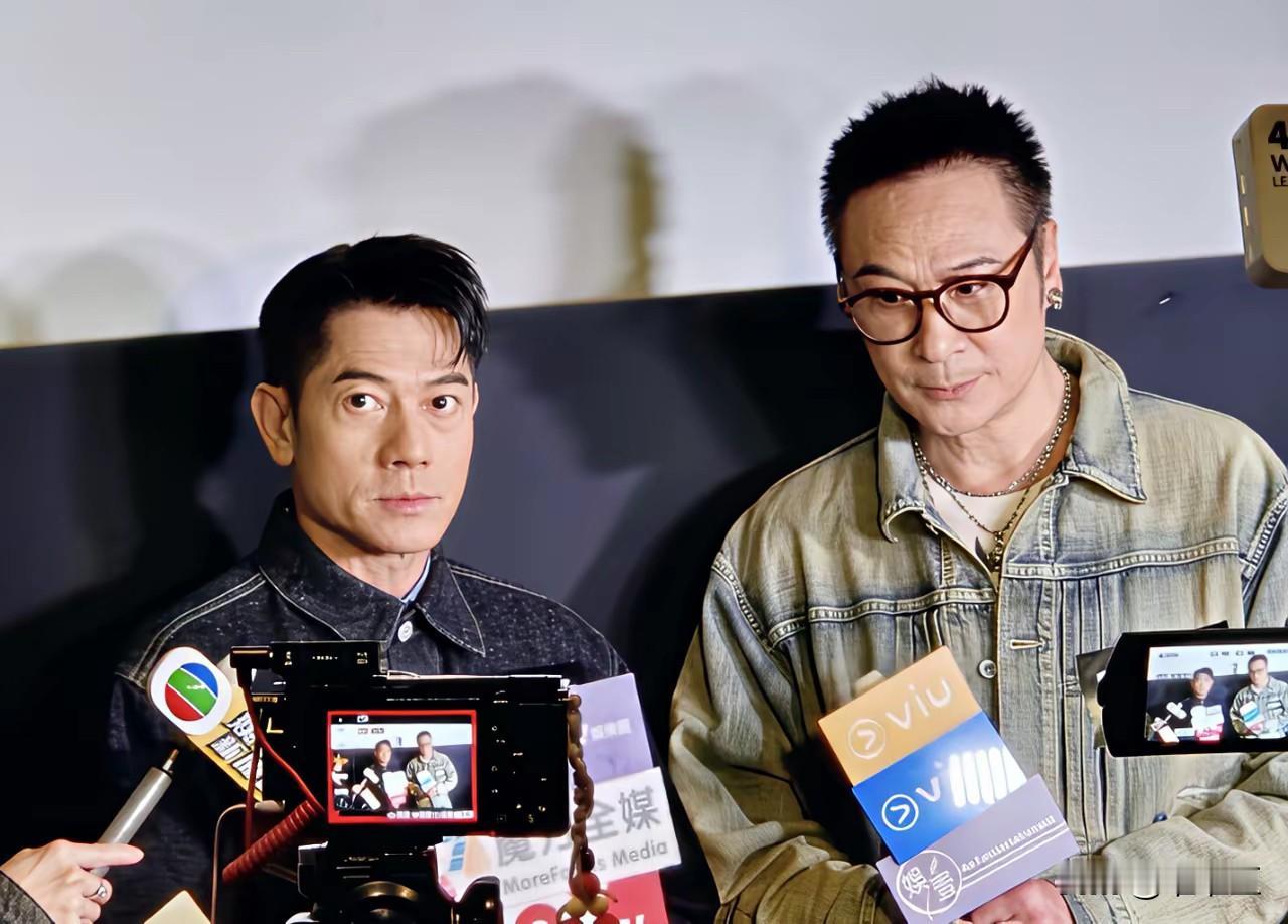 吴镇宇聊到自己之前使用老年卡的经历，话刚开个头，旁边的郭富城按捺不住了，立刻凑了