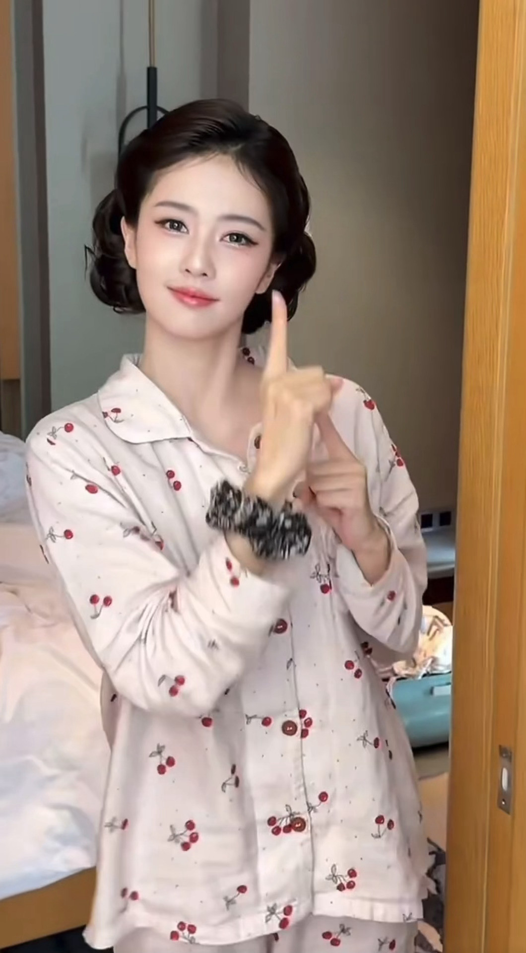 白鹿跳的QQ爱，怎么有人穿睡衣都这么萌这么美啊