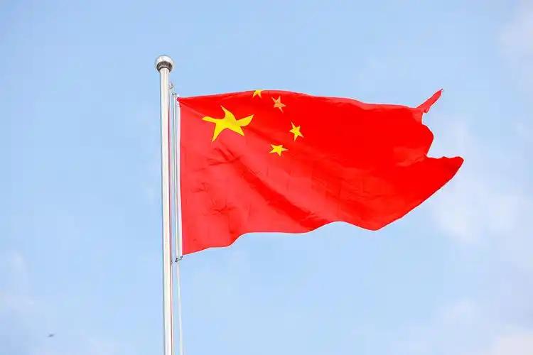 目前中国的两大问题，不是台湾问题，不是与美国的问题，也不是与日本问题，也不是负债