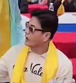 2025年12月13日，吕良伟带着24岁儿子吕善扬回到广西玉林陆川的吕氏迁善公祠