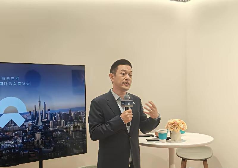 比亚迪和蔚来这两天的“隔空对话”，把新能源车主都看乐了。王传福刚喊出“5分