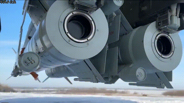 第一视角看俄军”米-28НМ“发射”Х-39“多用途导弹。导弹采用红外热成像