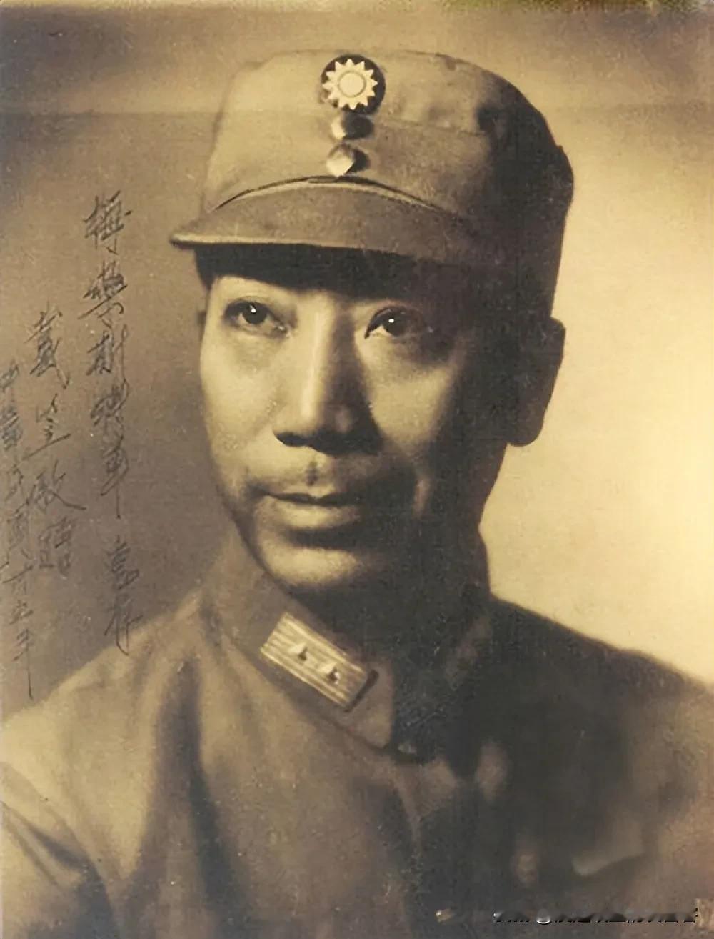 1951年戴笠水泥墓被农民敲开，棺中仅存焦黑铁片，谁知竟是稀世国宝残片19