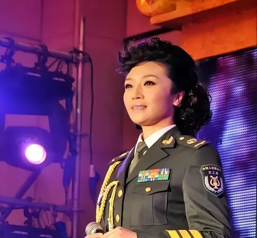 二炮文工团二十个女明星1. 陈思思2. 李丹阳3. 张华敏4. 