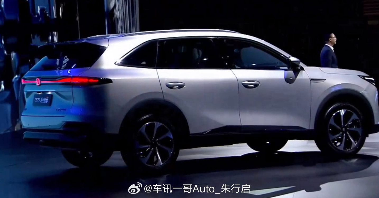 长安汽车正式发布蓝鲸超擎混动技术，首搭车型长安CS75PLUSHEV也首次亮