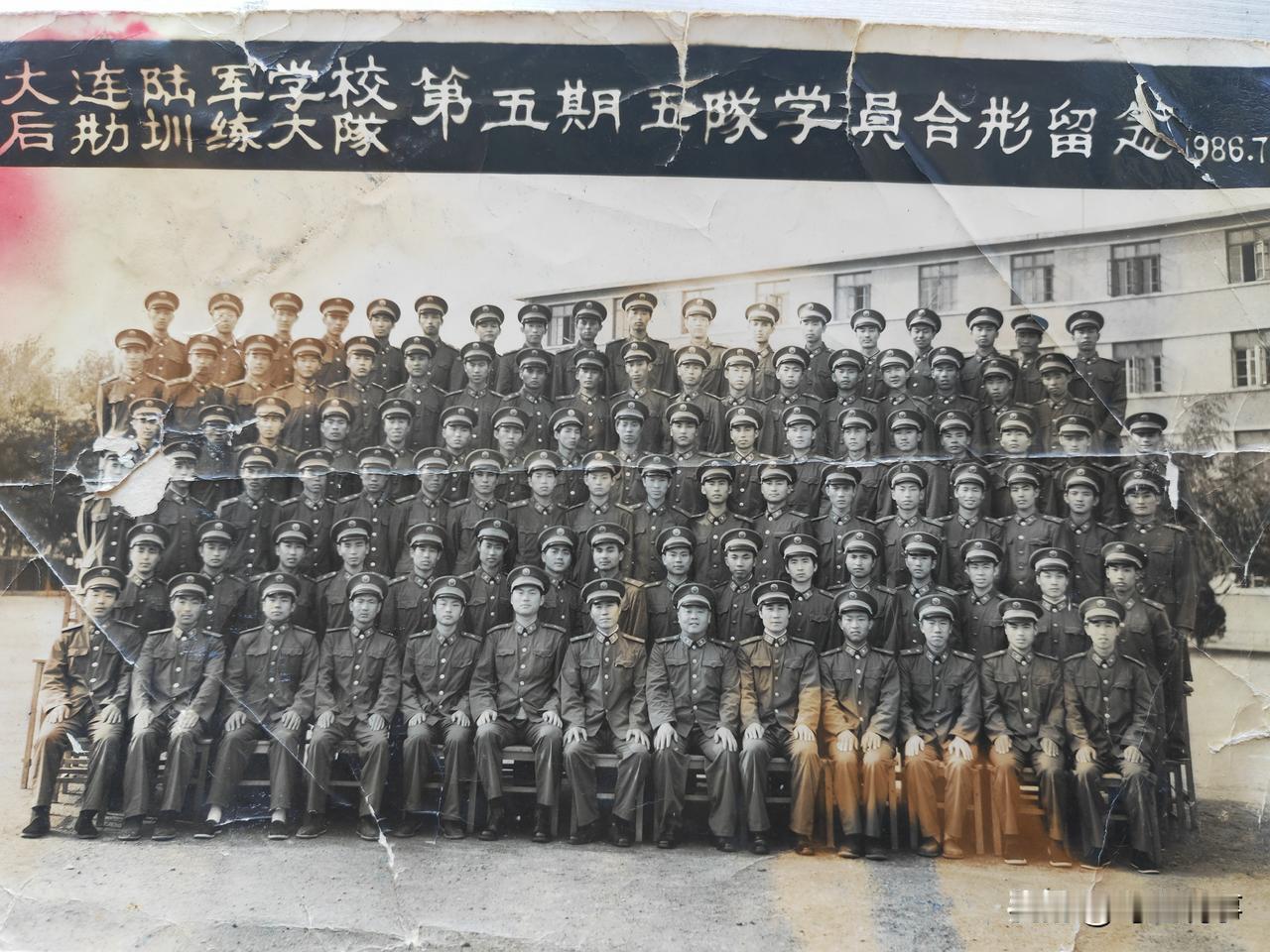 都说铁打的营盘流水的兵，但军校的学员却是一批接一批的，为部队输送着钢筋铁骨。1