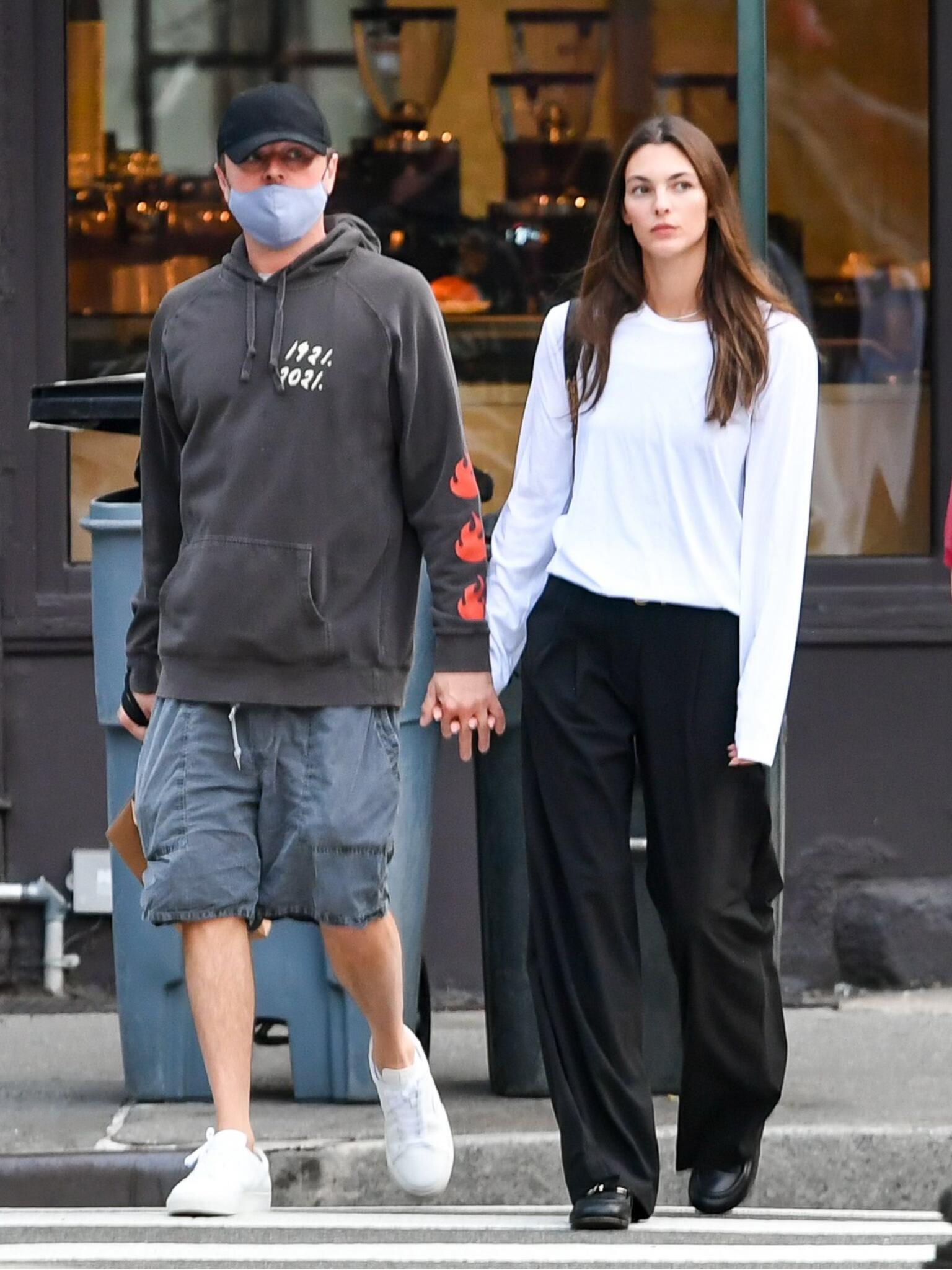 小李子和女友VC甜蜜出街！​​​