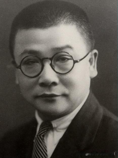 1948年西柏坡来了个不速之客，曾是中统特务，李克农看了一眼他带来的见面礼，只让