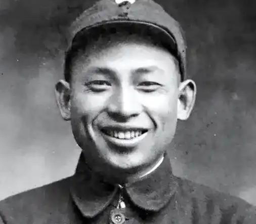 1944年李天佑将军上门见女友家长，竟意外发现未来岳父竟是久别的熟人！1