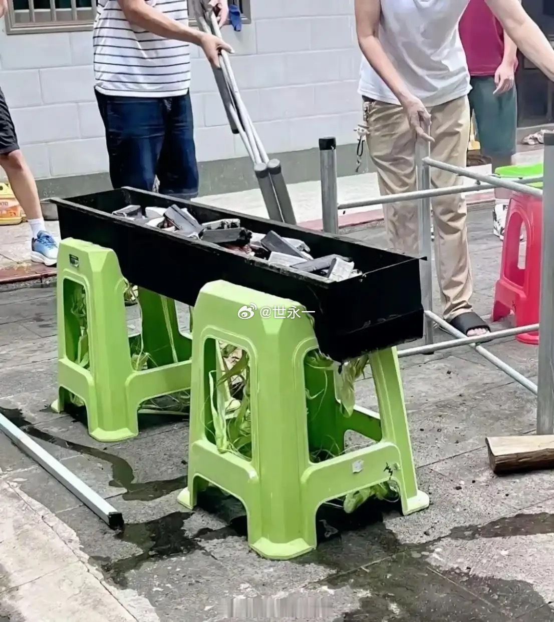 烧烤店，花几千请的“大聪明”。