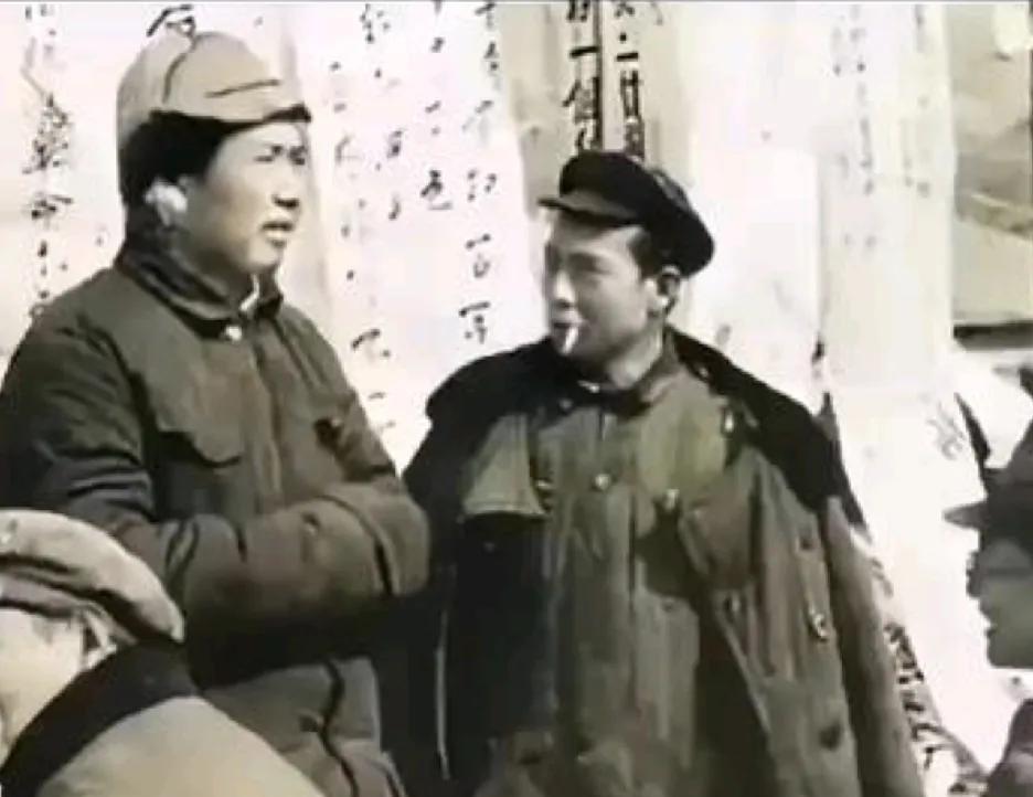 1942年的延安，伟人和李富春同志留下一张珍贵的照片。