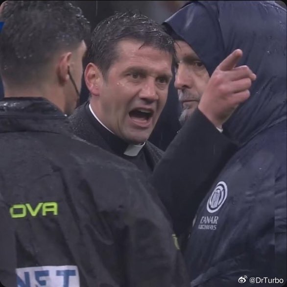 米兰体育报：赛后齐沃将自己和所有工作人员以及俱乐部高层留在了更衣室里他与主席