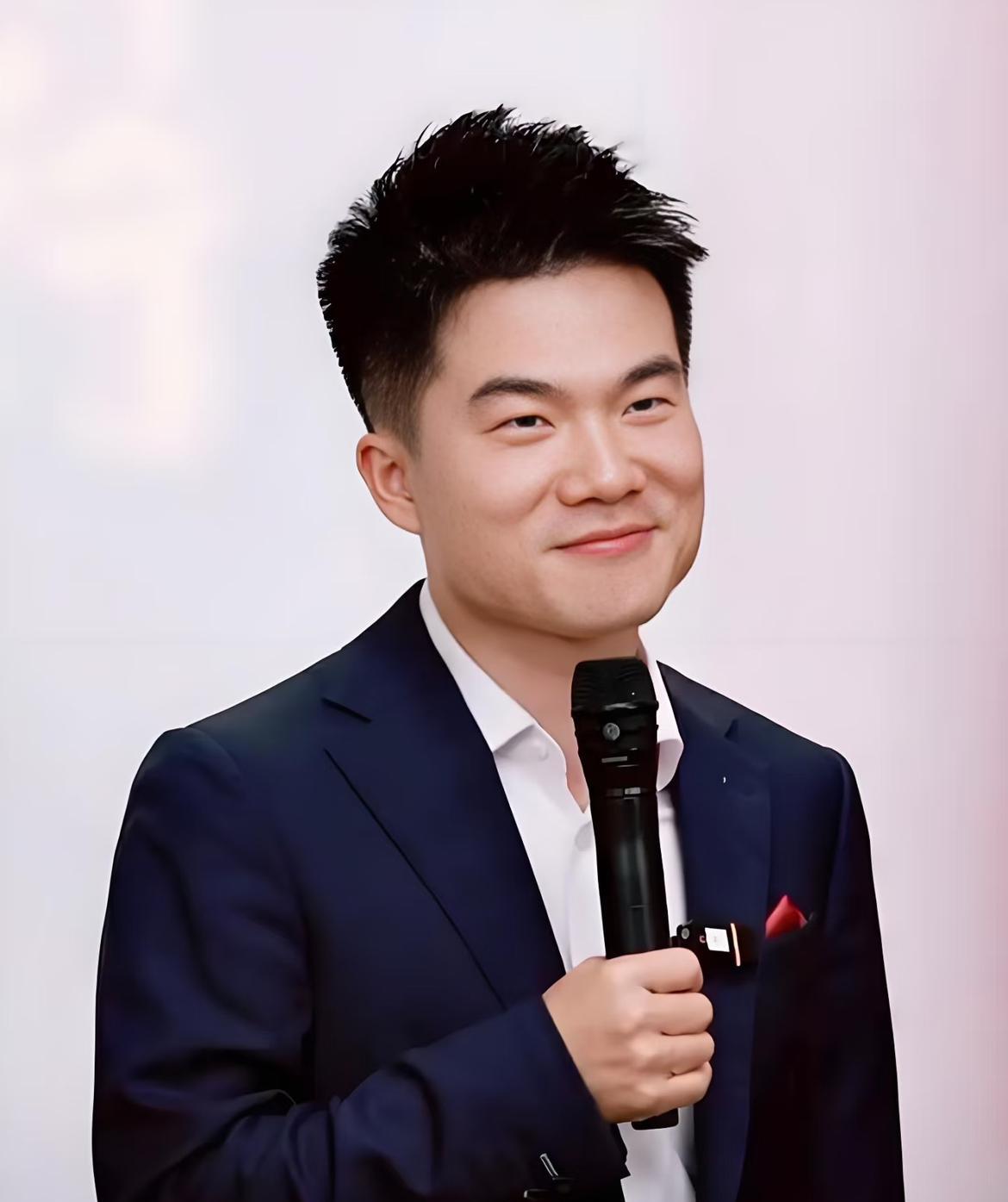 32岁的董宇辉，有一个很大的问题，难道你们都没有发现么？那就是董宇辉长了一