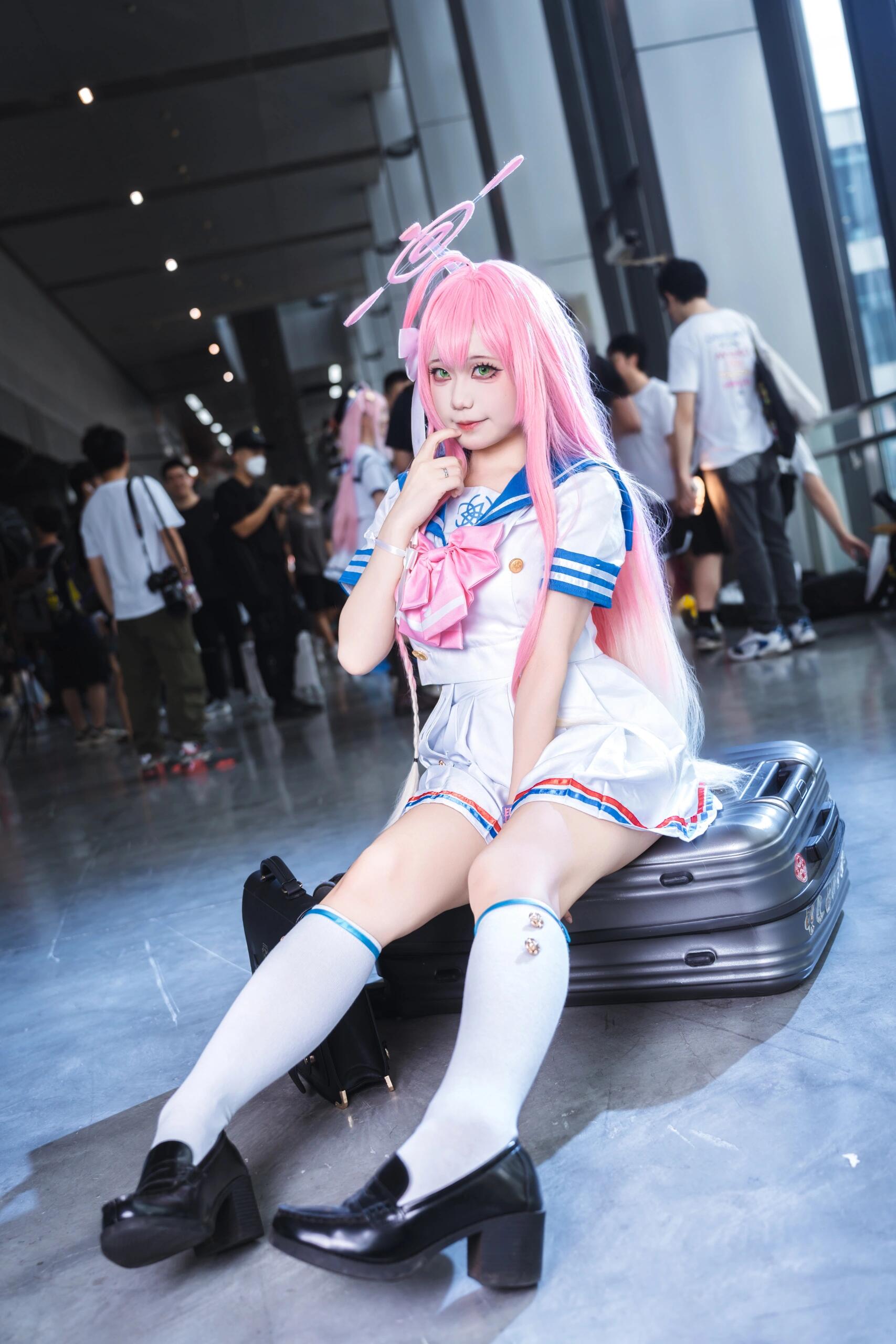 带着逛漫展 蔚蓝档案cos 这腿又长又白又细 浦和花子 cosplay