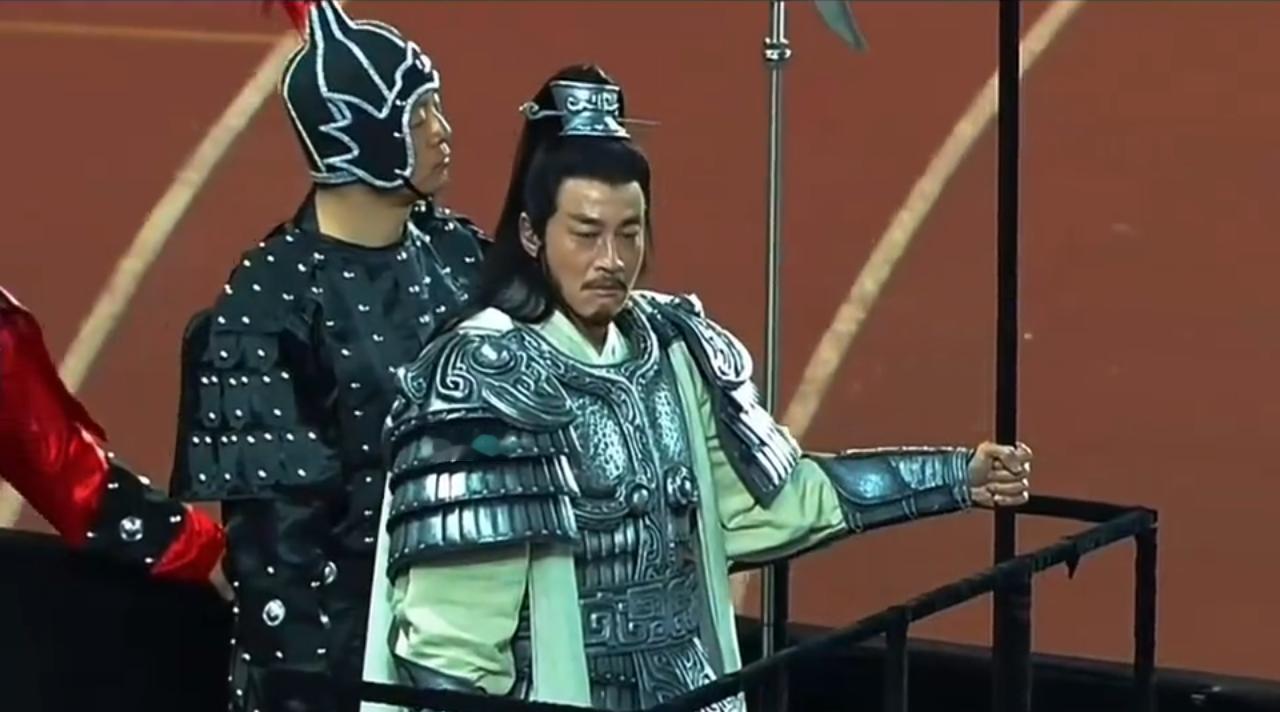 何润东解释了昨天在苏超表演时为什么没有骑马的原因，何润东说，他当年扮演西楚霸王项