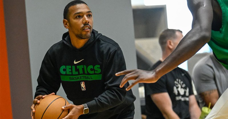 布拉德·史蒂文斯: 菲尔·普莱西已为执教做好准备