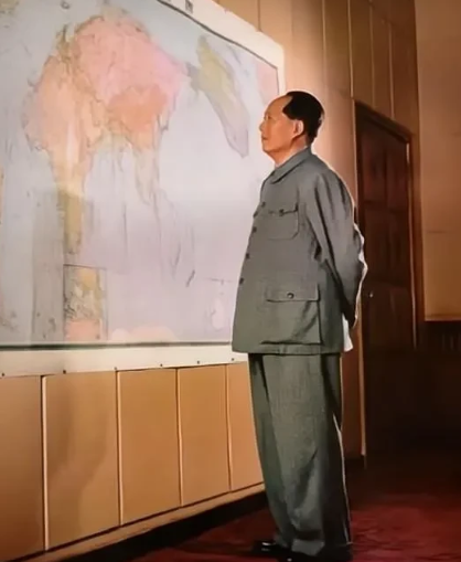 1951年，10万志愿军被美军包饺子，一向淡定自若的彭老总心急如焚连忙向毛主席求