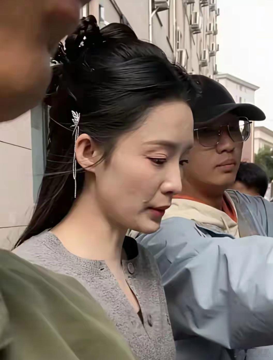 近距离生图里的李沁，长这样​​​