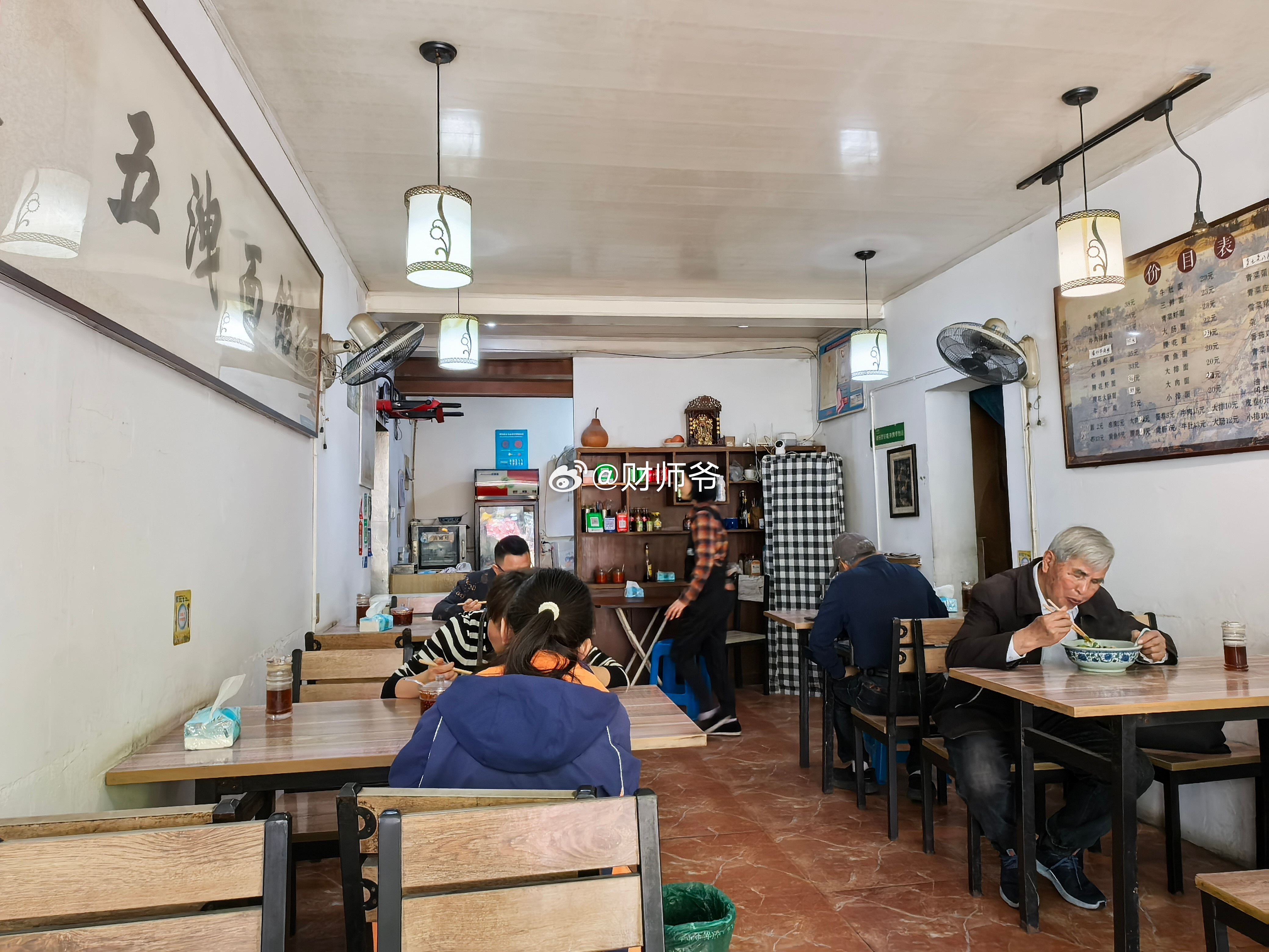 快阁苑农贸市场周边虽不起眼，但都是烟火气十足的市井美食小店，像五泄面馆、大叶池面