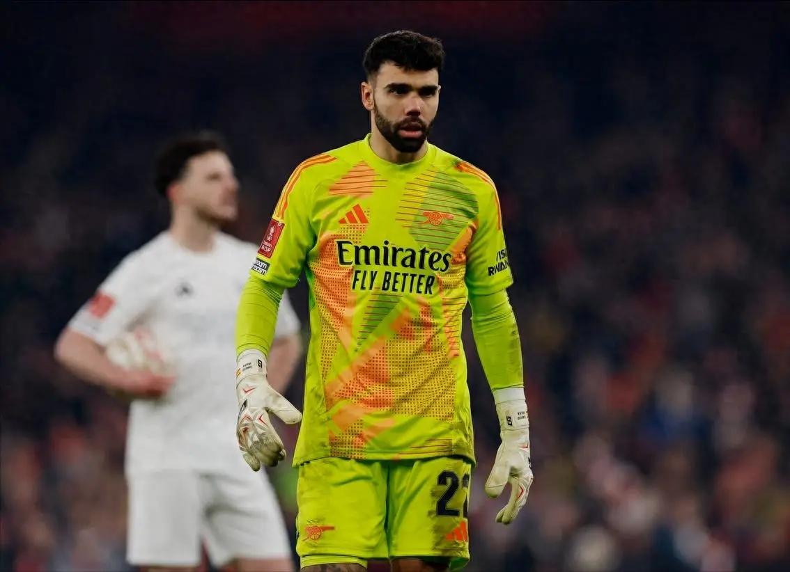 卡西利亚斯也不高，但不影响成为顶级门将，阿森纳门将拉亚也一样，虽然身高仅仅183