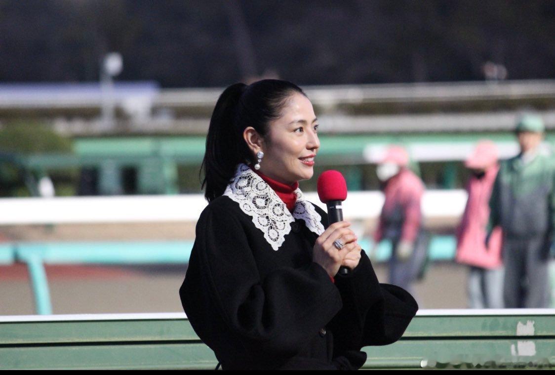 出席有马纪念的长泽雅美