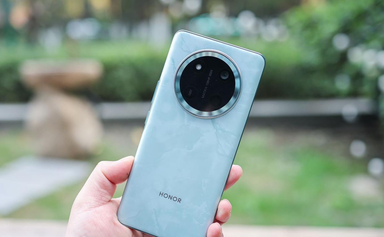 1231元！荣耀千元机带卫星通信+2米抗摔太香了千元机终于摆脱凑活局，荣耀