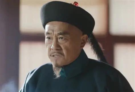 龙袍值多少钱？刘罗锅答了两个字：一文。满朝文武瞬间跪了一片，乾隆气得拍案而起。然