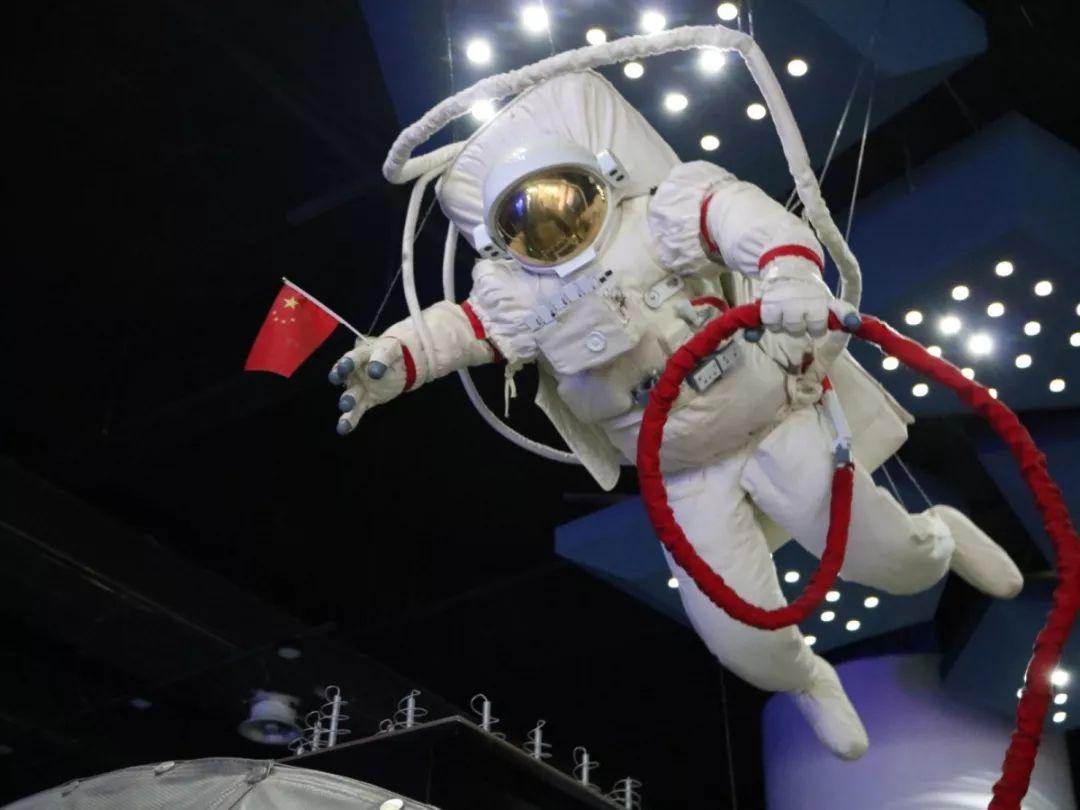 泪目！翟志刚太空出舱背后，是20分钟的生死博弈“我已出舱，感觉良好！”2008