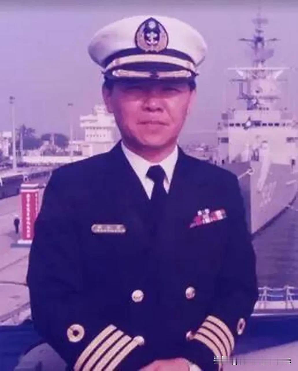 台湾前舰长赴京观礼，台当局竟想扣他退休金？大家好，我是巡城马观察。今天咱们