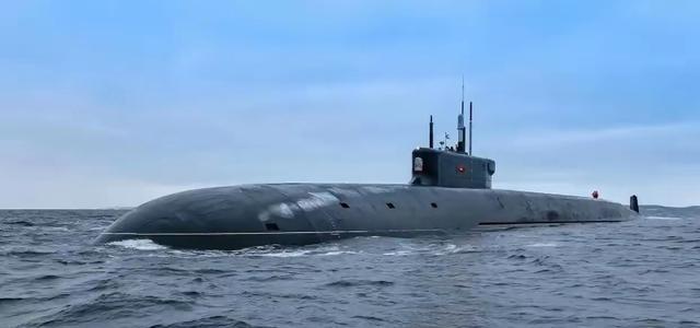 有人曾算过一笔账：把中国海军十艘055全押上去，再搭上一半主力舰，俄罗斯会不