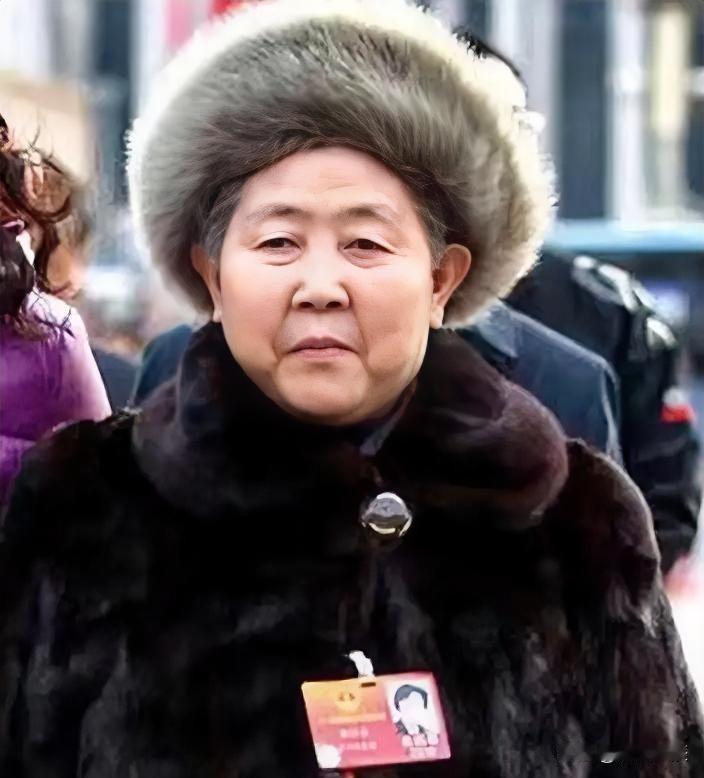 老干妈最大的危机，竟来自两次“交班”。小儿子为省成本换掉贵州辣椒，结果味道跑