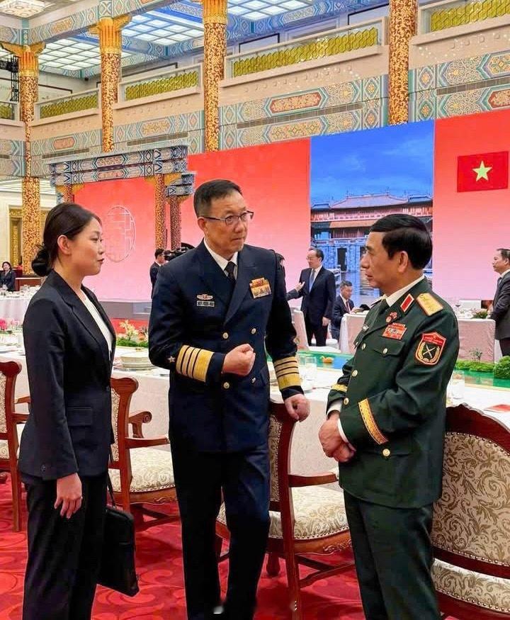 🇨🇳🇻🇳4月15日，董军防长与越南防长潘文江在北京人民大会堂交流。热点现