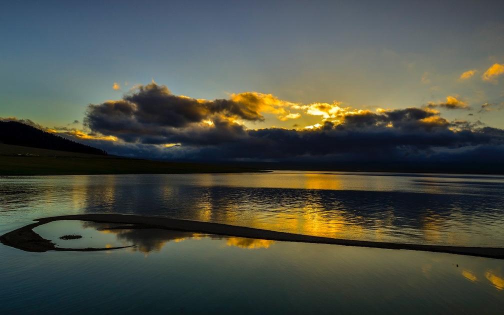 农村没有存款的老年人，其实生活是非常艰辛的，昨天老父亲跟我说家里面一个老哥，今年