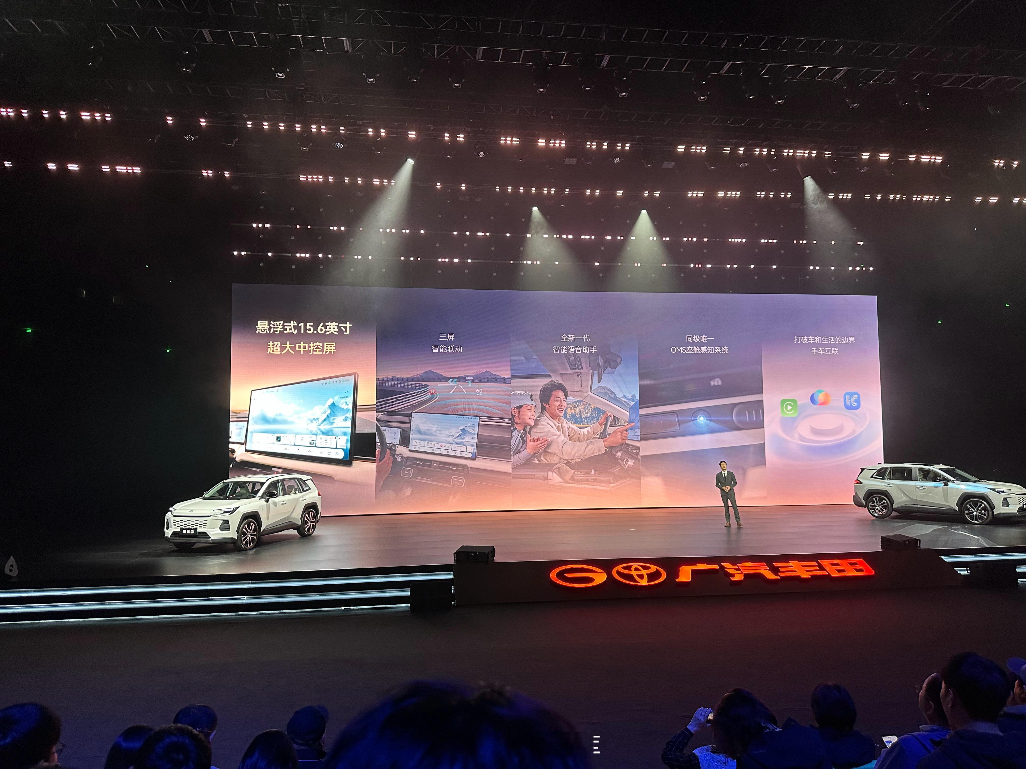 全新换代威兰达，在座舱上摒弃了全球化的系统，转而根据中国市场进行定制自研。硬件上