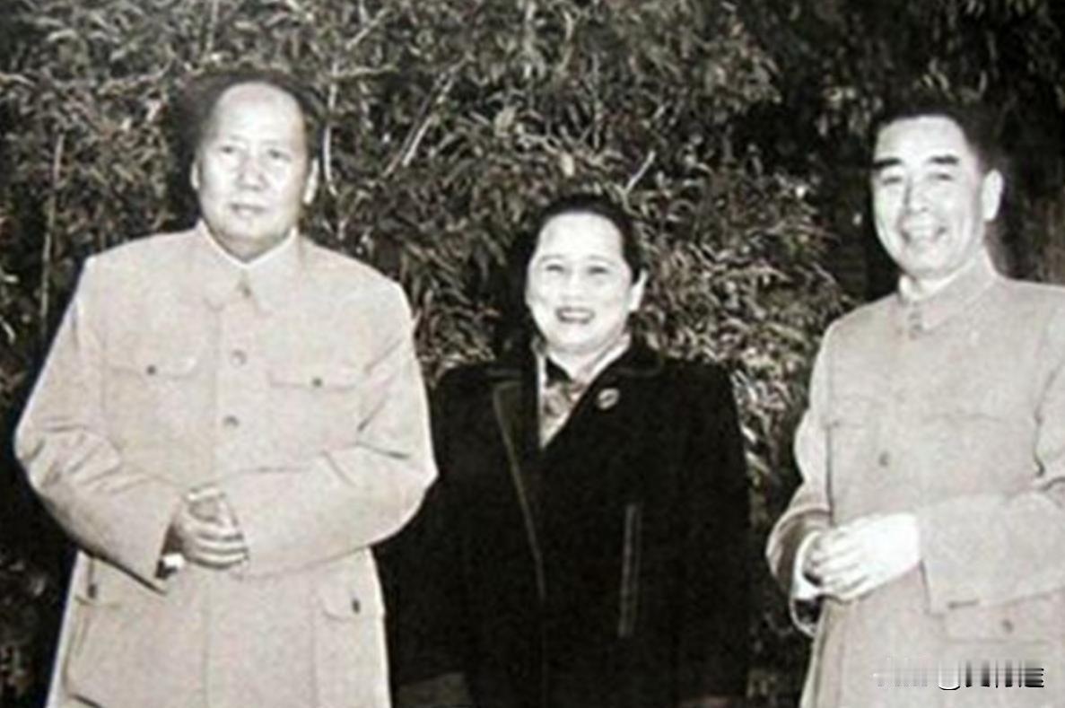 1936年，毛主席找宋庆龄借了5万美元以解红军之危。宋庆龄二话没说卖房筹钱，如数