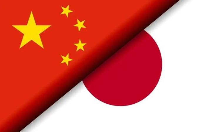 新加坡联合早报今日评论道：“冰冻三尺非一日之寒，中国此次对日本的强烈反制，高市的