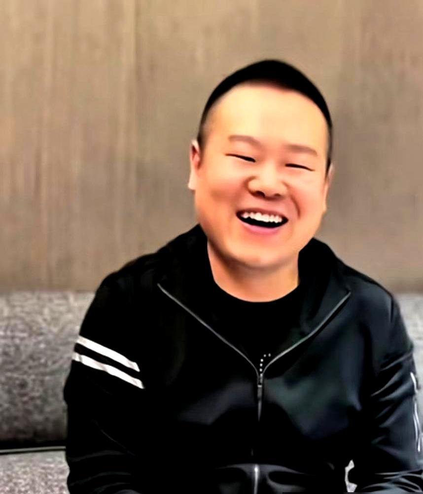 岳云鹏在沈阳专场，嗓子发颤：“春晚不上了，被骂怕了。”一句话，把八年的脸撕