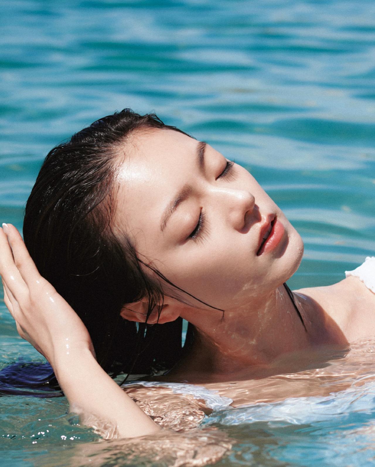 赵今麦生日画报，美少女的湿身诱惑！