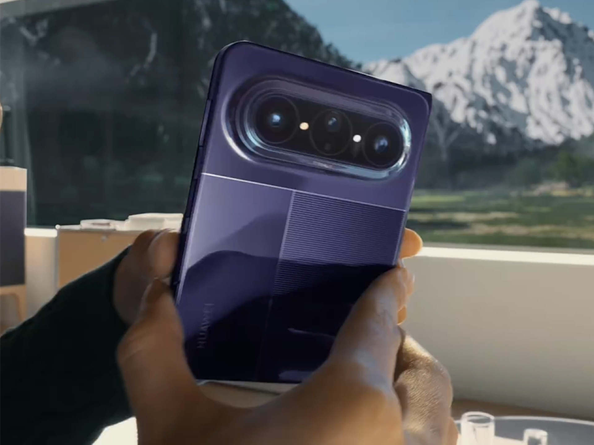 曝华为PuraXMax顶配售价过万参考目前华为MateX6顶配版（15999