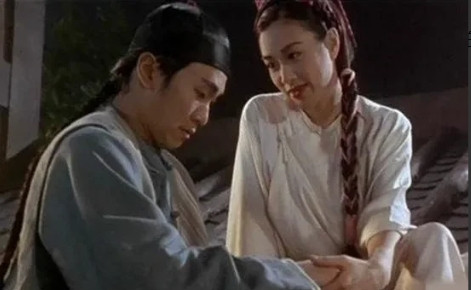 1994年，周星驰母亲想移民加拿大，但多次申请被拒，钟丽缇对他说：“咱俩结婚吧，