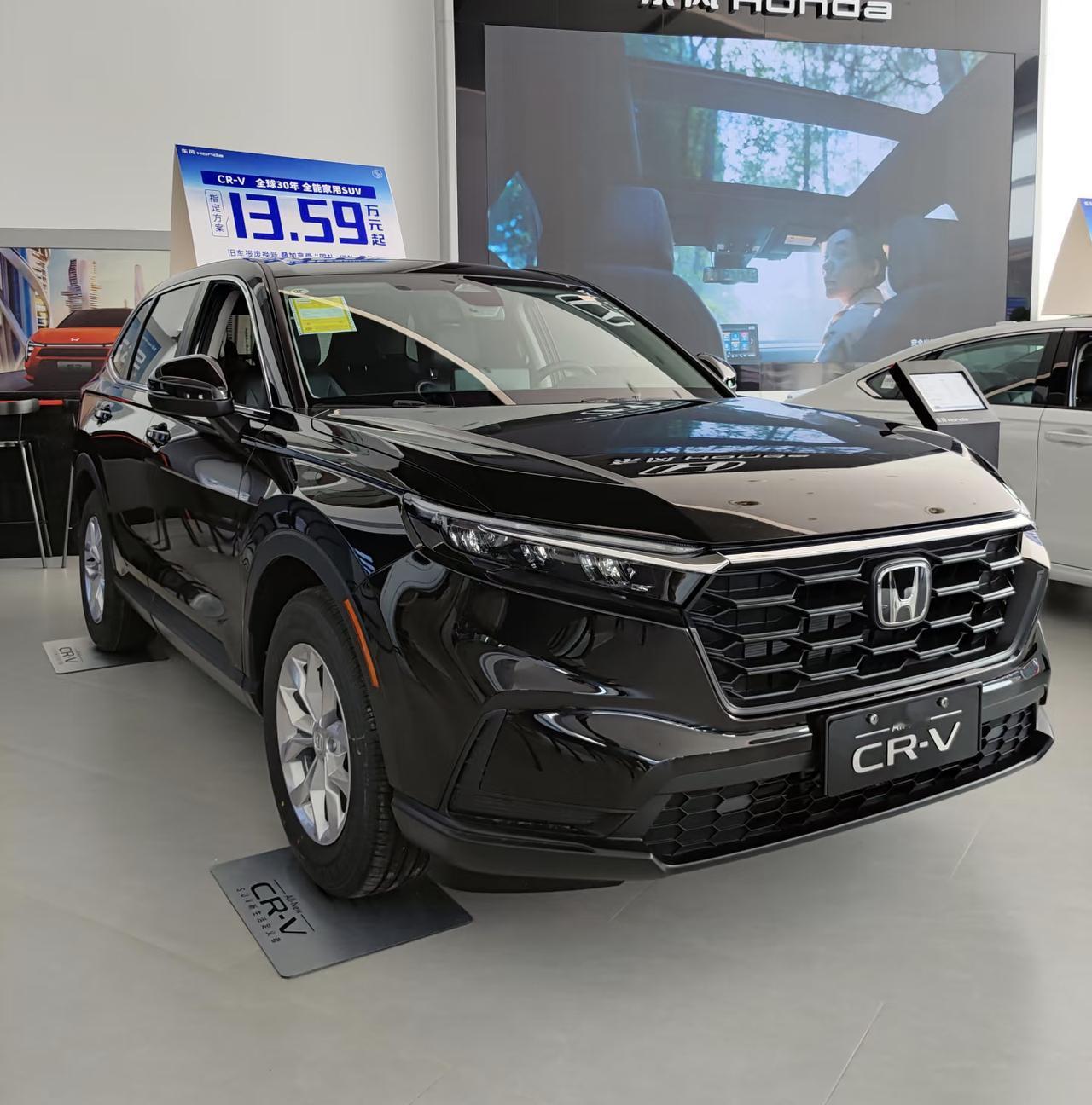 刚拿驾照的小王第一次开手动挡，坡道起步连熄三次火，汗都急出来了。这一幕是不是很熟