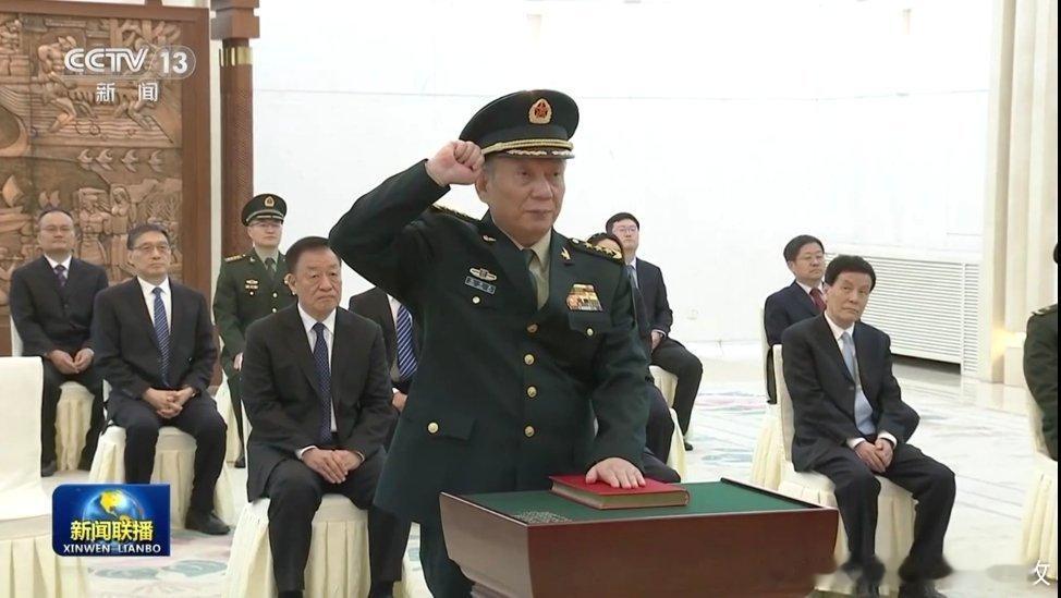 全国人大28日下午举行宪法宣誓仪式。热点现场