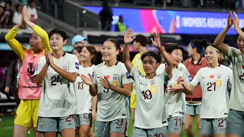 别以为换个教练就能换种活法。米利西奇带澳洲女足那会儿，世界杯首战就被意大利用